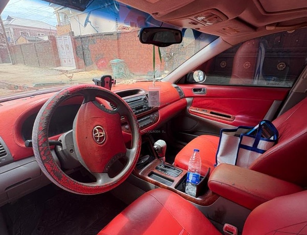 Nigerian Used Toyota Camry 2005 in Lagos
