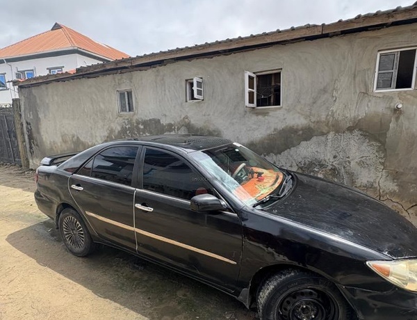 Nigerian Used Toyota Camry 2005 in Lagos