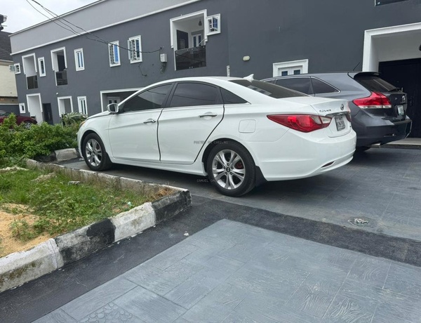 Nigerian Used Hyundai Sonata 2011 in Lagos