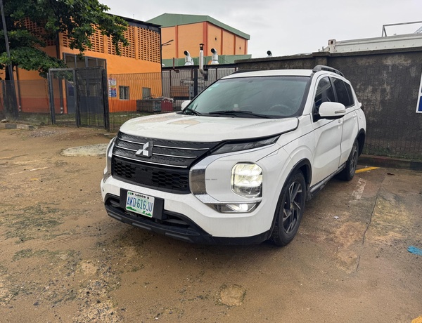 Nigerian Used Mitsubishi Outlander 2014 in Lagos