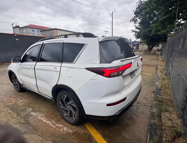 Nigerian Used Mitsubishi Outlander 2014 in Lagos