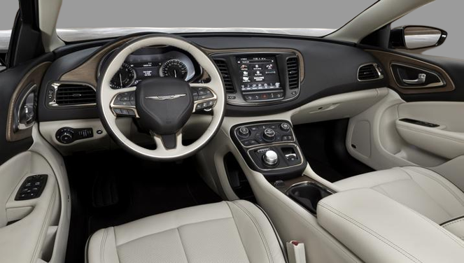 Chrysler 200 Convertible image 3