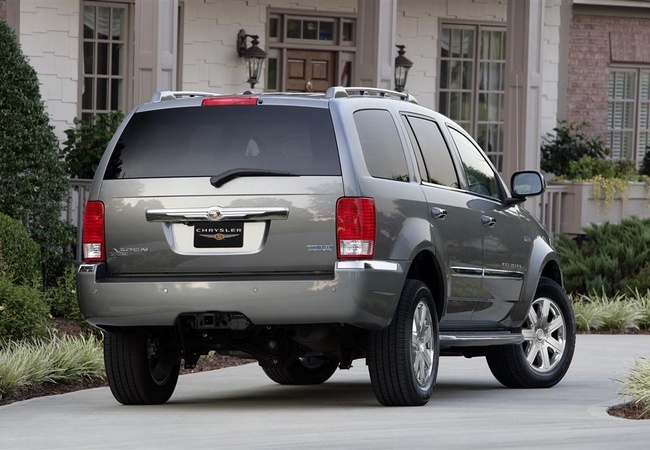 Chrysler Aspen image 2