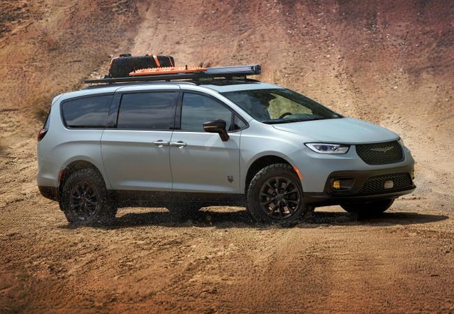 Chrysler Pacifica image 2