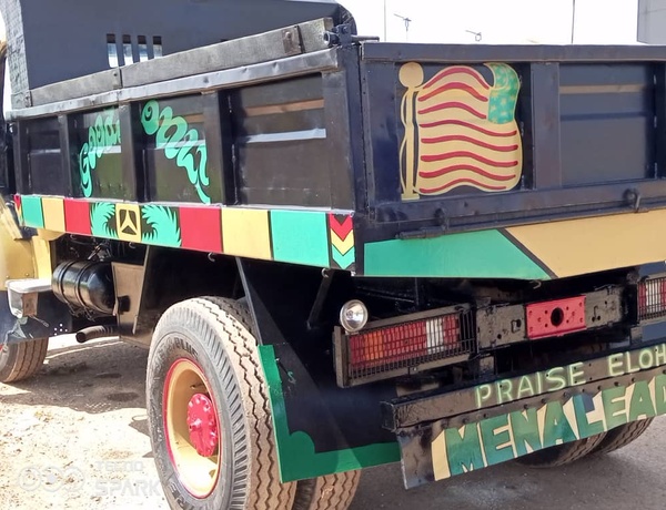 Clean Fairly Used 2002 Mercedes Benz single Axle Truck for Sale Portharcourt