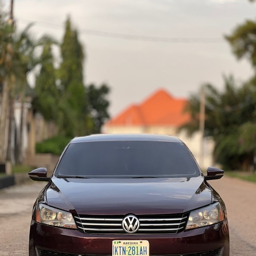 CLEAN USED VOLSWAGEN PASSAT 2012 MODEL  FOR SALE IN KADUNA