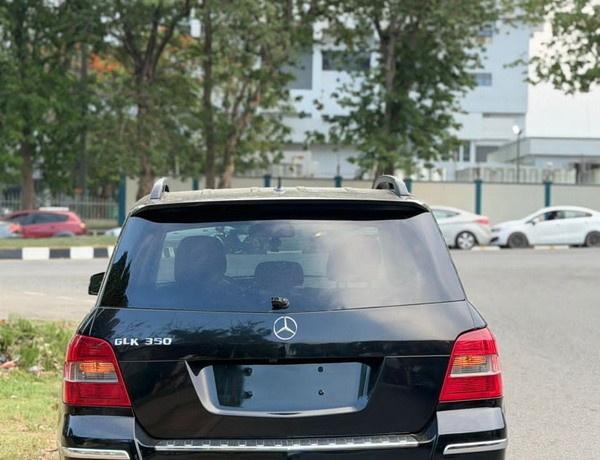 FOREIGN USED  2010 MERCEDES BENZ GLK350 FOR SALE IN ABUJA