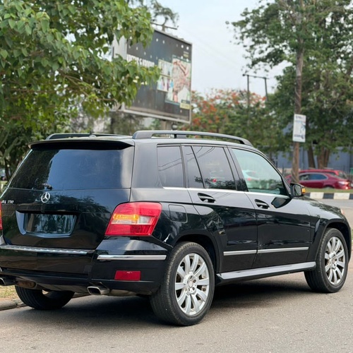 FOREIGN USED  2010 MERCEDES BENZ GLK350 FOR SALE IN ABUJA