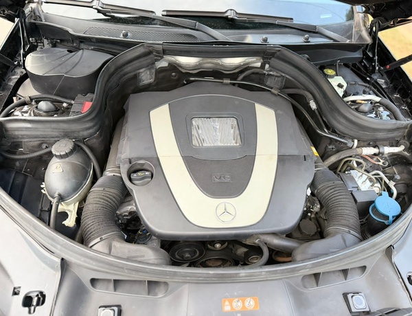 FOREIGN USED  2010 MERCEDES BENZ GLK350 FOR SALE IN ABUJA
