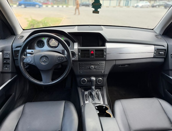 FOREIGN USED  2010 MERCEDES BENZ GLK350 FOR SALE IN ABUJA