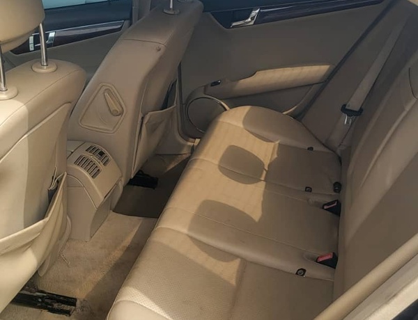 FOREIGN USED  2010 MERCEDES BENZ GLK350 FOR SALE IN ABUJA