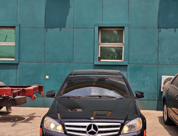 Direct Belgium Mercedes Benz  C350 2010. Double exhaust