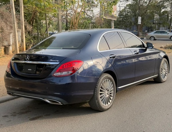 DISTRESS  DEAL  2015 MERCEDES BENZ C300