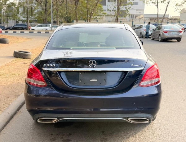 DISTRESS  DEAL  2015 MERCEDES BENZ C300