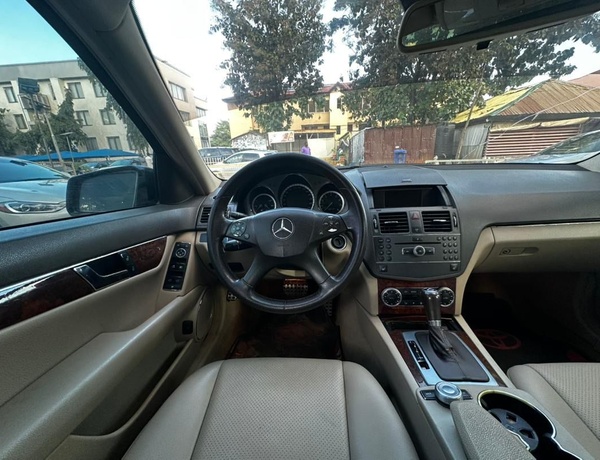 DISTRESS SALE   2010 MERCEDES BENZ C300 IN ABUJA