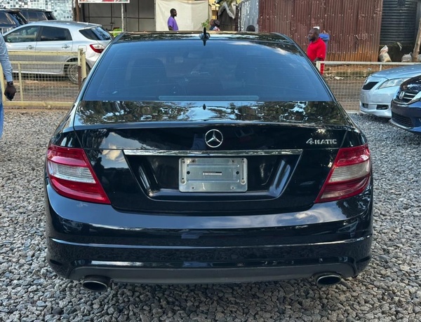 DISTRESS SALE   2010 MERCEDES BENZ C300 IN ABUJA