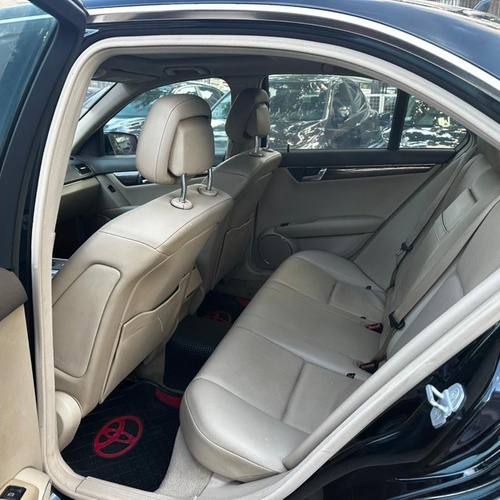 DISTRESS SALE   2010 MERCEDES BENZ C300 IN ABUJA