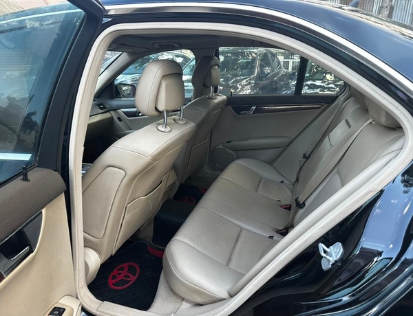 DISTRESS SALE   2010 MERCEDES BENZ C300 IN ABUJA