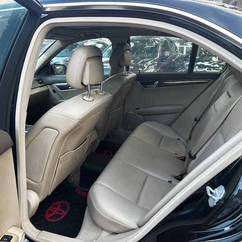 DISTRESS SALE   2010 MERCEDES BENZ C300 IN ABUJA image