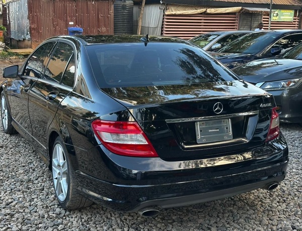 DISTRESS SALE   2010 MERCEDES BENZ C300 IN ABUJA