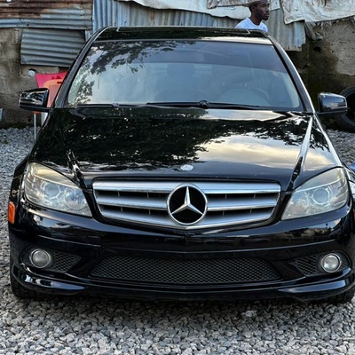 DISTRESS SALE   2010 MERCEDES BENZ C300 IN ABUJA