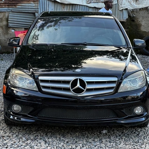 DISTRESS SALE   2010 MERCEDES BENZ C300 IN ABUJA