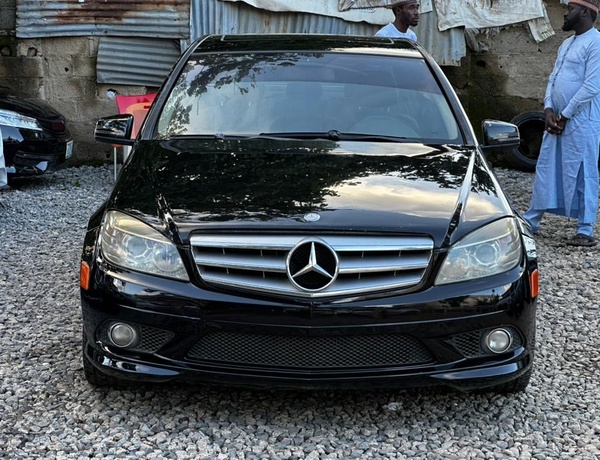 DISTRESS SALE   2010 MERCEDES BENZ C300 IN ABUJA