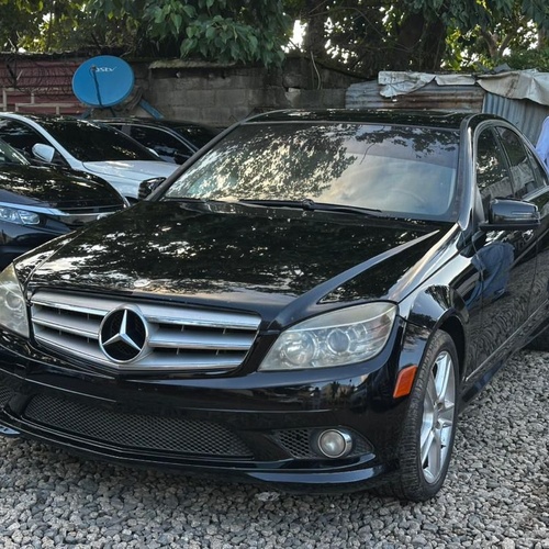 DISTRESS SALE   2010 MERCEDES BENZ C300 IN ABUJA