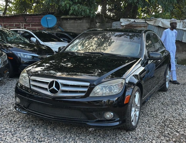 DISTRESS SALE   2010 MERCEDES BENZ C300 IN ABUJA