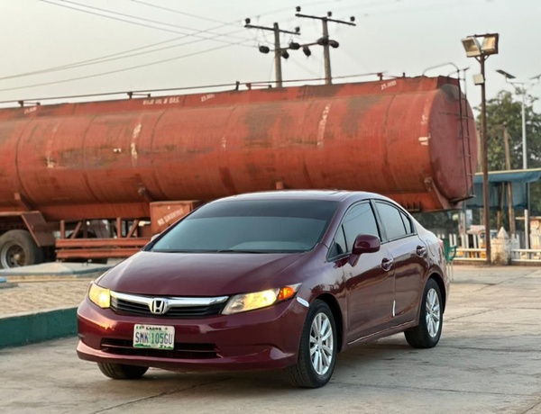 DISTRESS DISTRESS !!  2013 HONDA CIVIC  FOR SALE IN ABUJA