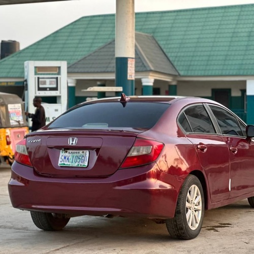 DISTRESS DISTRESS !!  2013 HONDA CIVIC  FOR SALE IN ABUJA
