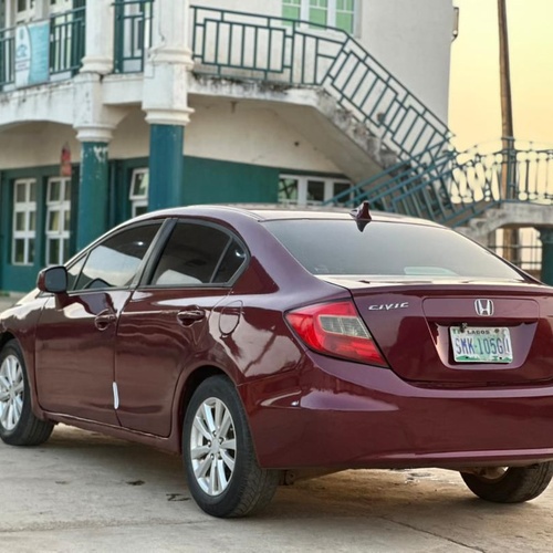 DISTRESS DISTRESS !!  2013 HONDA CIVIC  FOR SALE IN ABUJA