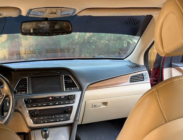 DISTRESS DISTRESS   2015 HYUNDAI SONATA  FOR SALE IN ABUJA