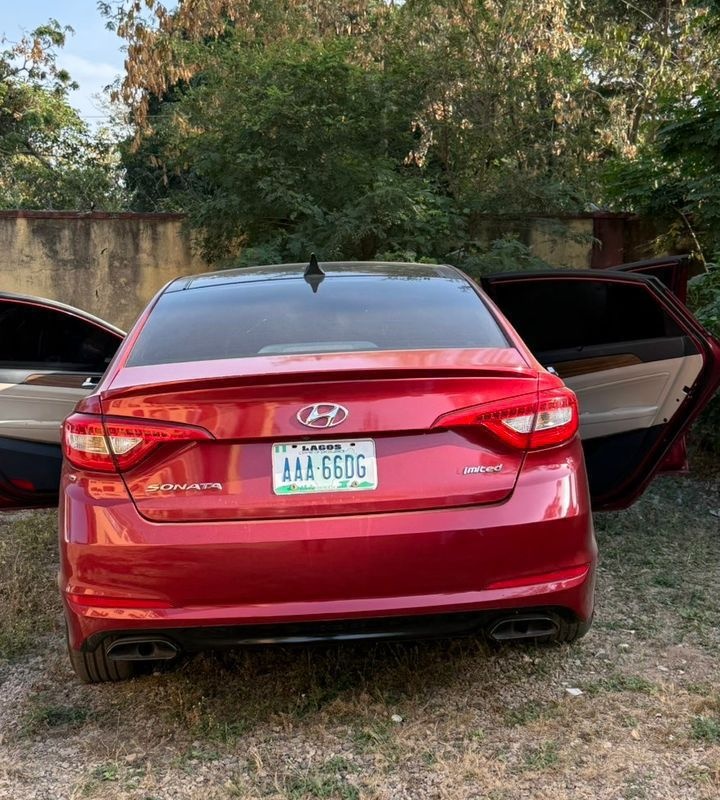 DISTRESS DISTRESS   2015 HYUNDAI SONATA  FOR SALE IN ABUJA image