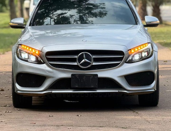 DISTRESS DISTRESS   2017 MERCEDES C300 (KEYLESS)