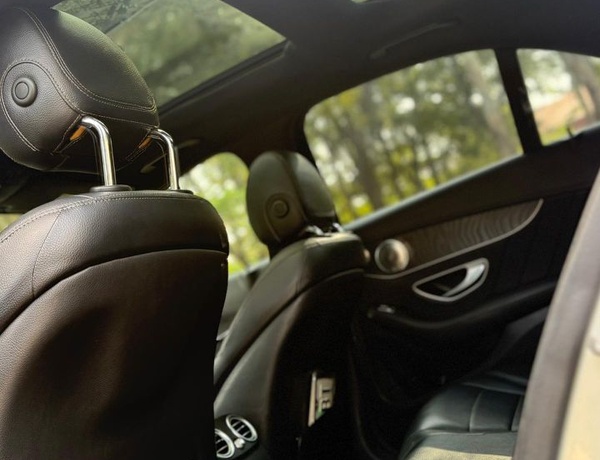 DISTRESS DISTRESS   2017 MERCEDES C300 (KEYLESS) FOR SALE IN ABUJA