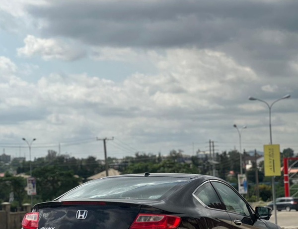 DISTRESS FOREIGN USED   2014 HONDA ACCORD COUPE FOR SALE IN ABUJA