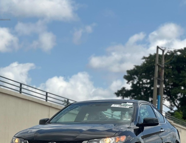 DISTRESS FOREIGN USED   2014 HONDA ACCORD COUPE FOR SALE IN ABUJA