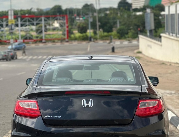 DISTRESS FOREIGN USED   2014 HONDA ACCORD COUPE FOR SALE IN ABUJA