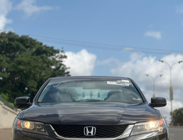 DISTRESS FOREIGN USED   2014 HONDA ACCORD COUPE FOR SALE IN ABUJA