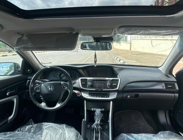 DISTRESS FOREIGN USED   2014 HONDA ACCORD COUPE FOR SALE IN ABUJA