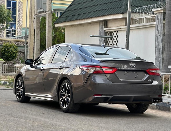 DISTRESS SALE   FOREIGN USED 2019 TOYOTA CAMRY SE FOR SALE IN KANO