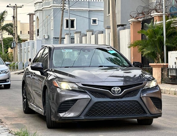 DISTRESS SALE   FOREIGN USED 2019 TOYOTA CAMRY SE FOR SALE IN KANO