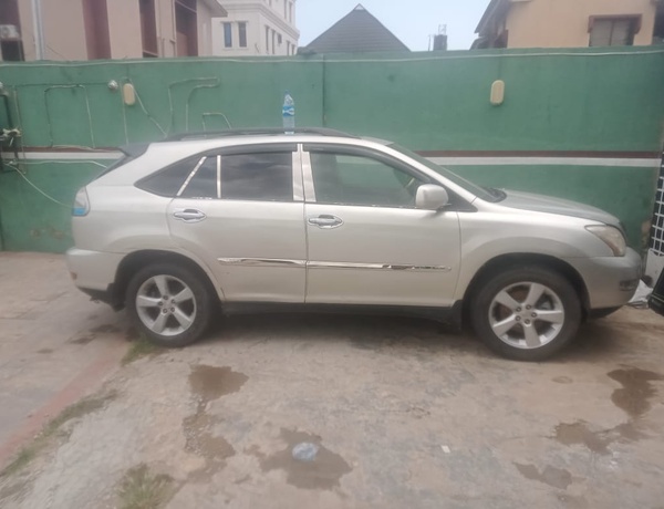DISTRESS TOKS GRADE 2005 RX 330 AVAILABLE NOW IN EJIGBO LAGOS