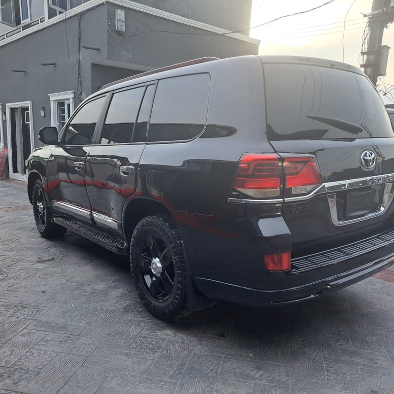 Distress Toyota Landcruiser 2010 upgraded to 2021 image