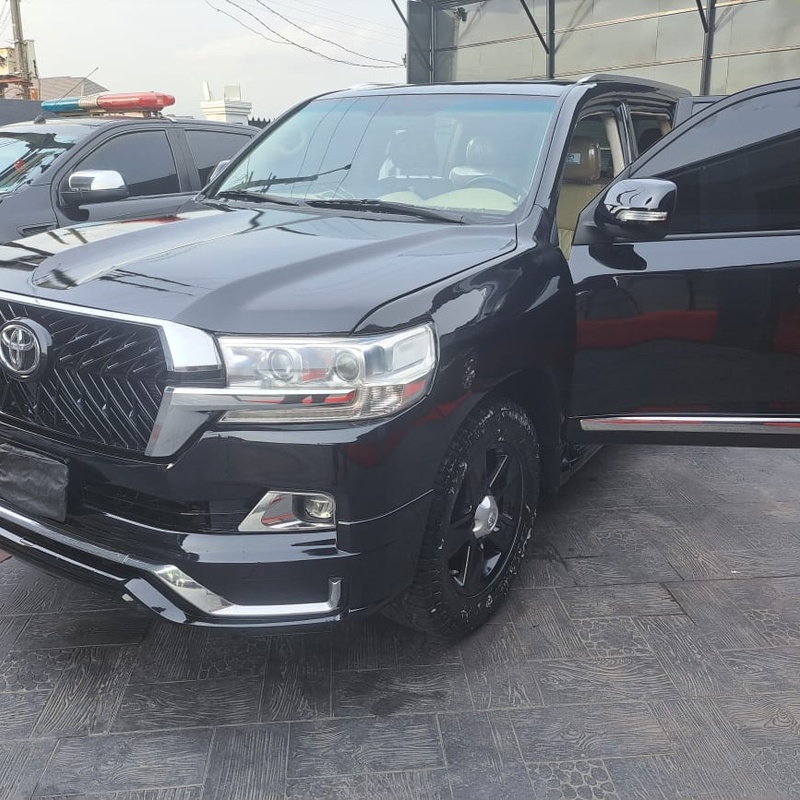 Distress Toyota Landcruiser 2010 upgraded to 2021 image