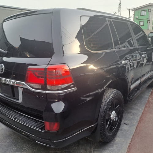 Distress Toyota Landcruiser 2010 upgraded to 2021