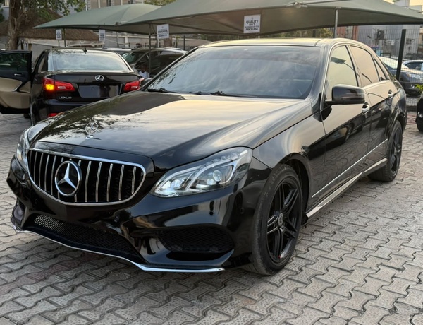 Extremely Clean 2010 Mercedes Benz E350 for Sale In Abuja