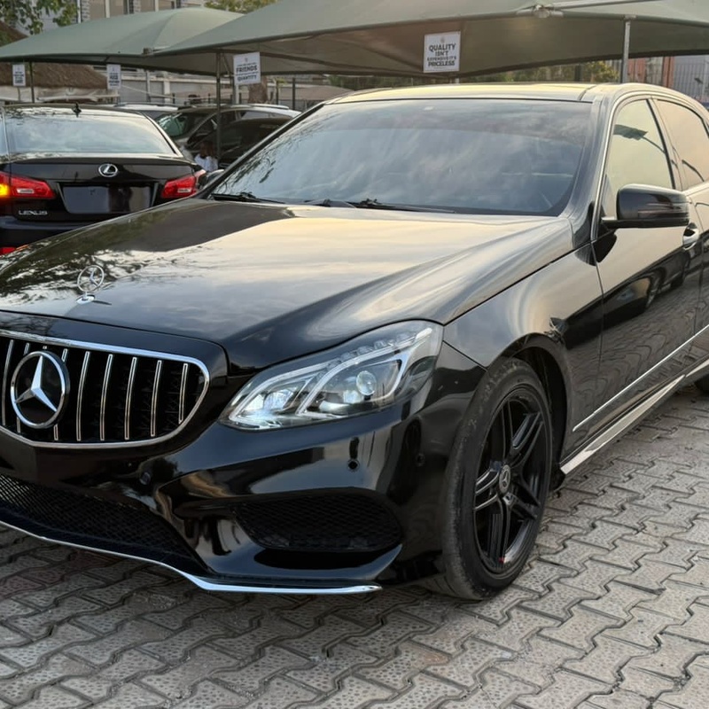 Extremely Clean 2010 Mercedes Benz E350 for Sale In Abuja image