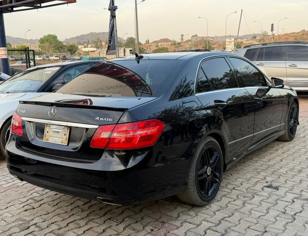 Extremely Clean 2010 Mercedes Benz E350 for Sale In Abuja